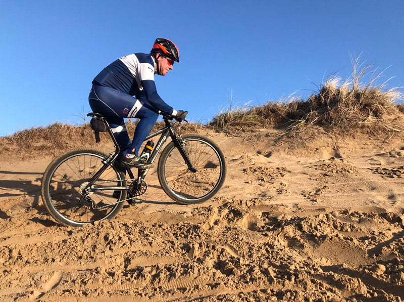 Rick over zijn Rudy Project Rydon multifocale sportbril op sterkte tijdens mountainbiken