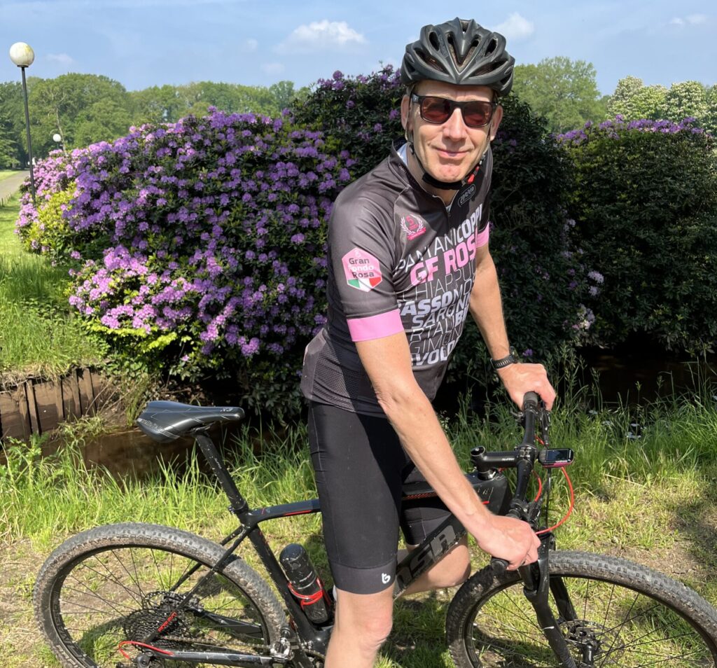 Paul met Julbo Shield Black Red / Alti Arc4 Gletsjerbril op sterkte