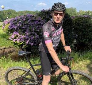 Paul met Julbo Shield Black Red / Alti Arc4 Gletsjerbril op sterkte